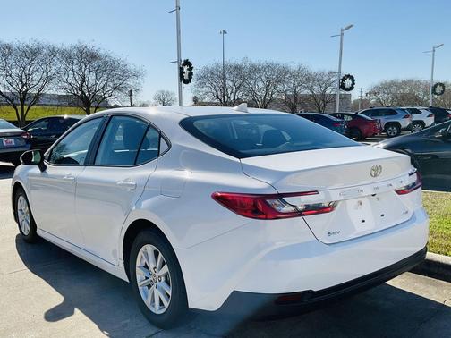 Ice Cap 2025 Toyota Camry LE