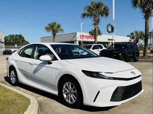 Ice Cap 2025 Toyota Camry LE