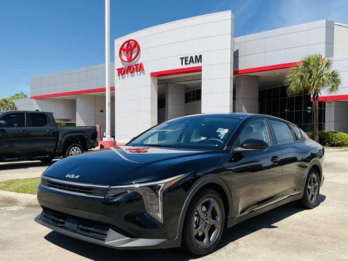 Aurora Black Pearl 2025 Kia K4 LXS