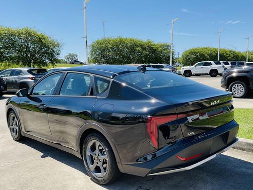 Aurora Black Pearl 2025 Kia K4 LXS