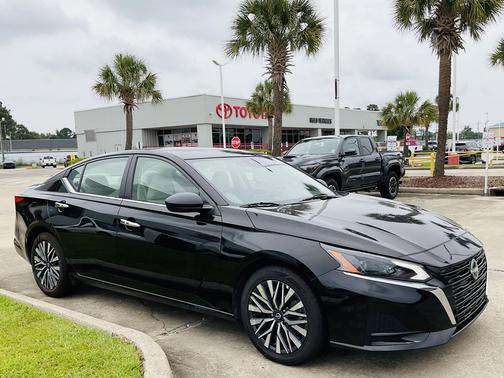 Super Black 2025 Nissan Altima SV FWD