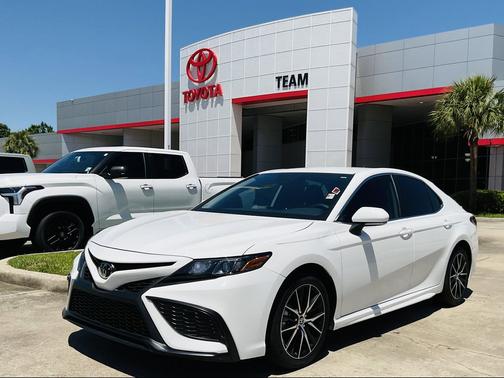 Ice Cap 2024 Toyota Camry SE