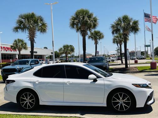 Ice Cap 2024 Toyota Camry SE
