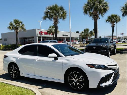 Ice Cap 2024 Toyota Camry SE