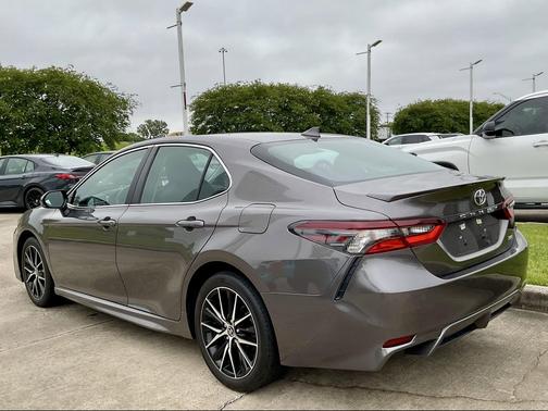 Predawn Gray Mica 2024 Toyota Camry SE