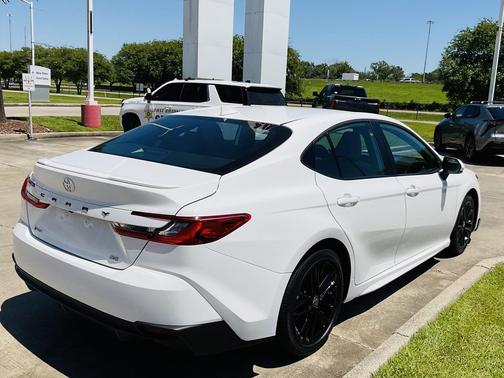 Ice Cap 2025 Toyota Camry SE