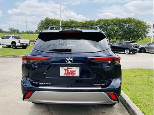 Blueprint 2026 Toyota Highlander Hybrid Platinum