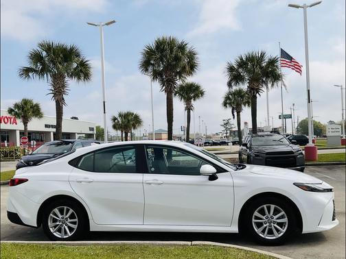 Ice Cap 2025 Toyota Camry LE