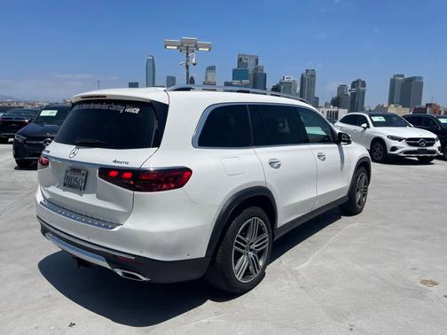 Polar White 2026 Mercedes-Benz GLS 450 4MATIC