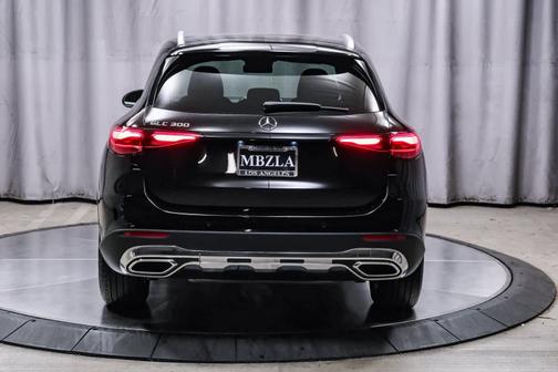 2025 Mercedes-Benz GLC 300 