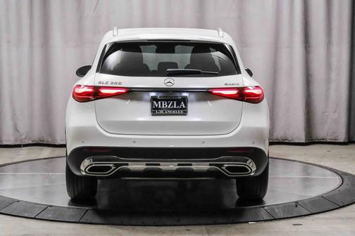 2025 Mercedes-Benz GLC 300 