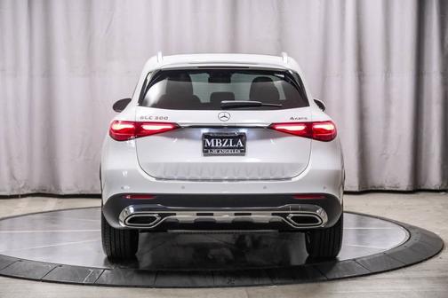 2025 Mercedes-Benz GLC 300 