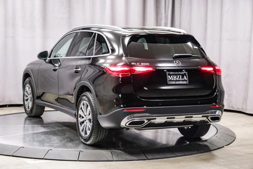 2025 Mercedes-Benz GLC 300 
