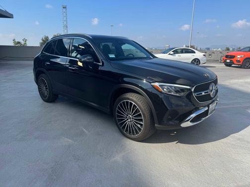 2025 Mercedes-Benz GLC 300 