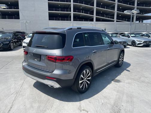Mountain Grey Metallic 2023 Mercedes-Benz GLB 250