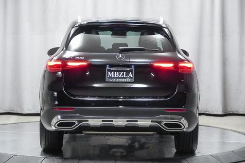 2025 Mercedes-Benz GLC 300