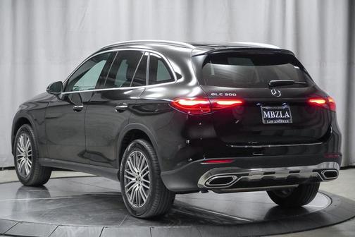2025 Mercedes-Benz GLC 300