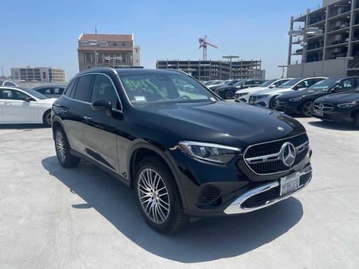 2025 Mercedes-Benz GLC 300