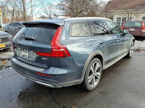 2024 Volvo V60 Cross Country Plus