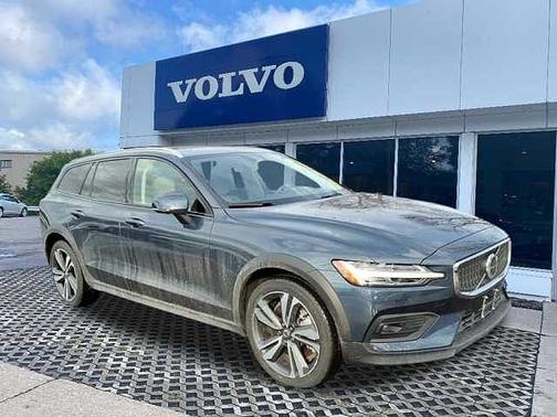 2024 Volvo V60 Cross Country Plus