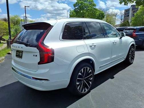 Crystal White 2025 Volvo XC90 Plus