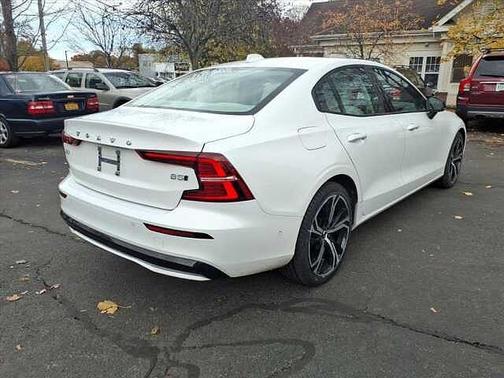 2024 Volvo S60 Plus