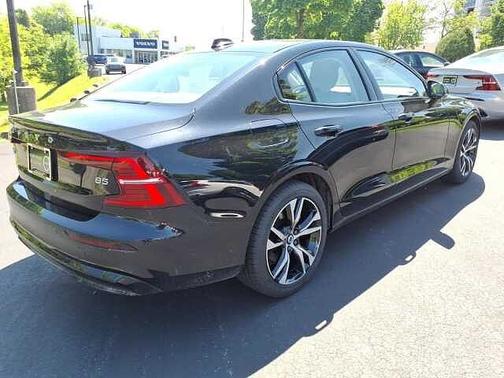 Onyx Black 2024 Volvo S60 Core