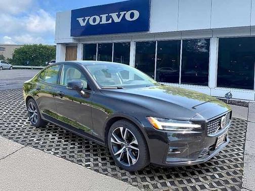 Onyx Black 2024 Volvo S60 Core