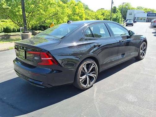 Onyx Black 2024 Volvo S60 Plus
