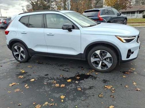 2024 Volvo XC40 Plus
