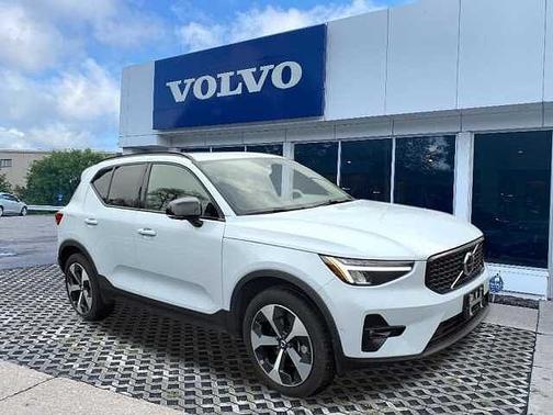 2024 Volvo XC40 Plus