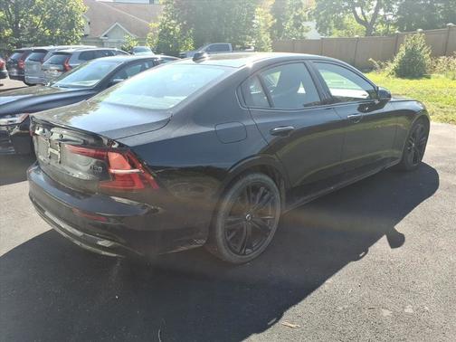 2023 Volvo S60 B5 AWD Plus Black