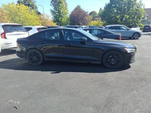 2023 Volvo S60 B5 AWD Plus Black