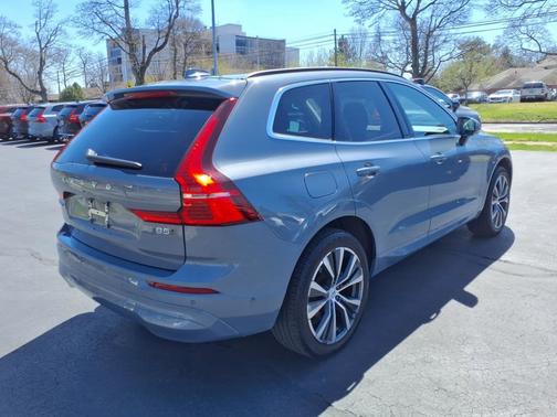 2022 Volvo XC60 B5 AWD Momentum