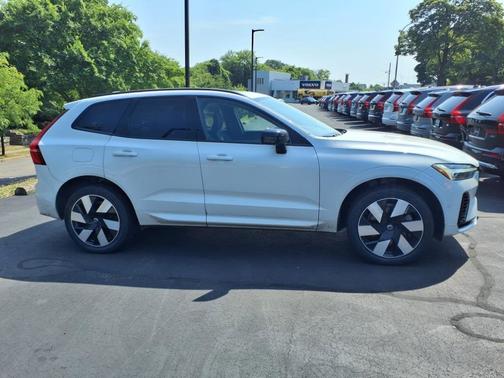 2024 Volvo XC60 Recharge Plug-In Hybrid T8 Plus Dark