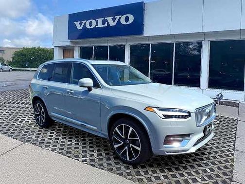 Vapour Grey 2024 Volvo XC90 Plus