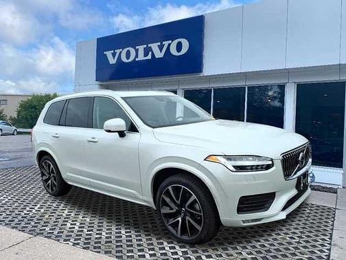 2022 Volvo XC90 T6 AWD Momentum 7 Seater
