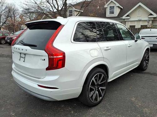 2022 Volvo XC90 T6 AWD Momentum 7 Seater