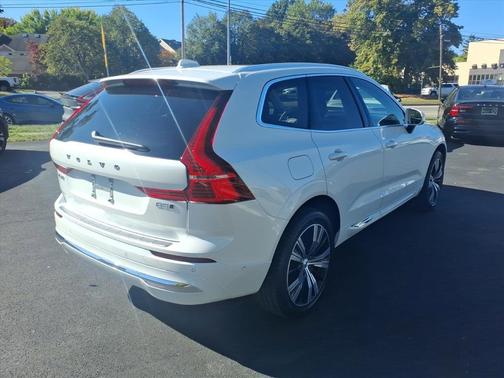 2023 Volvo XC60 B5 AWD Plus Bright