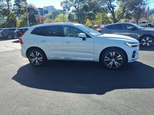 2023 Volvo XC60 B5 AWD Plus Bright