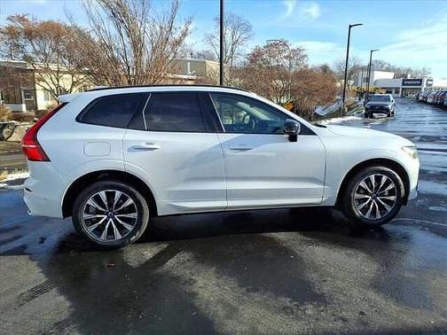 2025 Volvo XC60 Plus