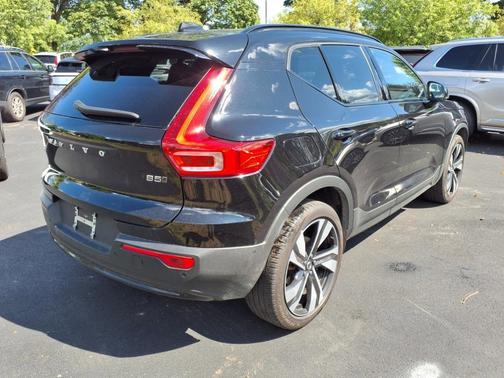 2024 Volvo XC40 B5 Plus Dark