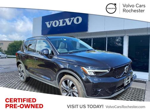2024 Volvo XC40 B5 Plus Dark