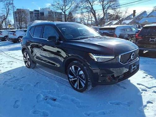 2024 Volvo XC40 Plus