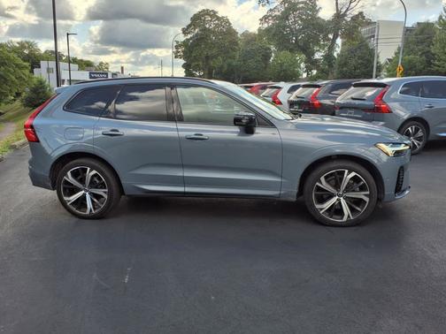 2022 Volvo XC60 B6 AWD R-Design