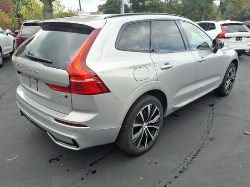 2025 Volvo XC60 B5 Plus
