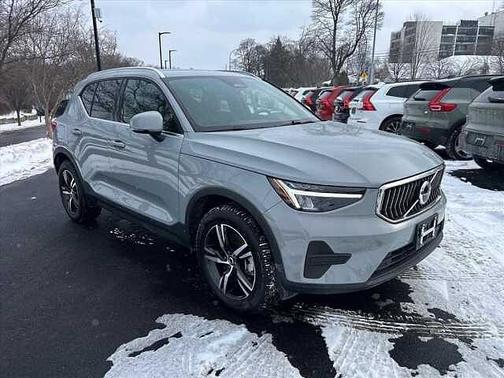 2025 Volvo XC40 Core
