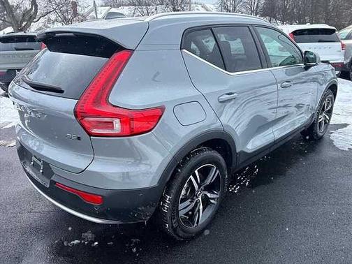 2025 Volvo XC40 Core