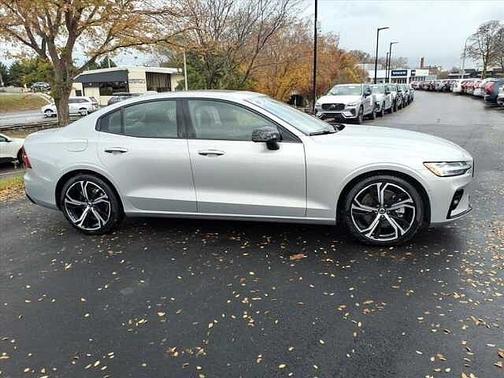 2024 Volvo S60 B5 Ultimate Dark