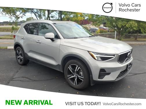 2025 Volvo XC40 B5 Core Bright Theme